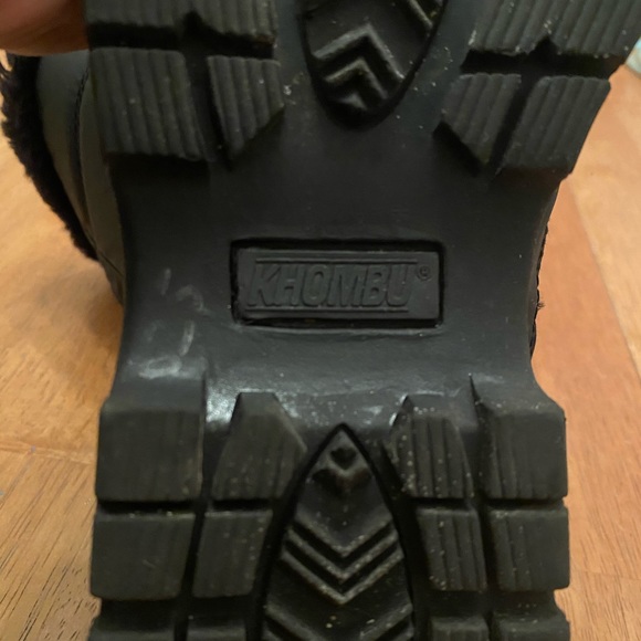 Khombu winter boots side zip man made materials very nice good condition 9 - Picture 11 of 12